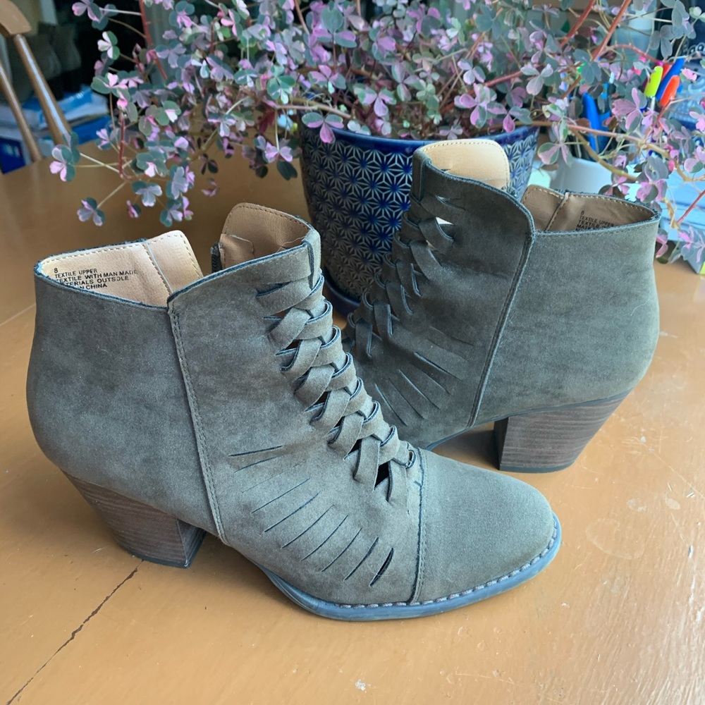 Mossimo woven heeled booties size 8